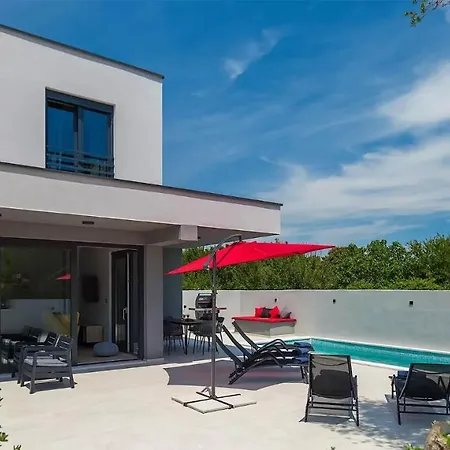 Villa Banjole, Moderna Sa Slanim Bazenom, Blizu Plaze *