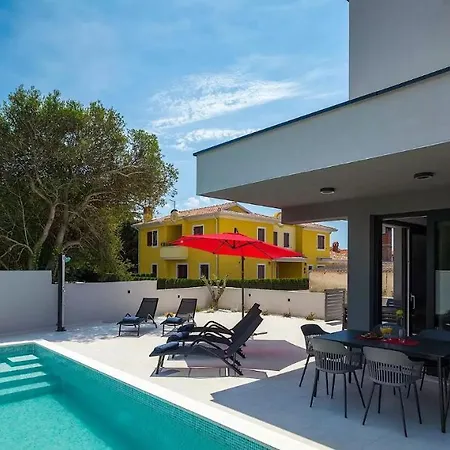 Banjole, Moderna Sa Bazenom, Blizu Plaze *