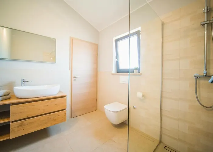 Banjole, Moderna Sa Bazenom, Blizu Plaze *